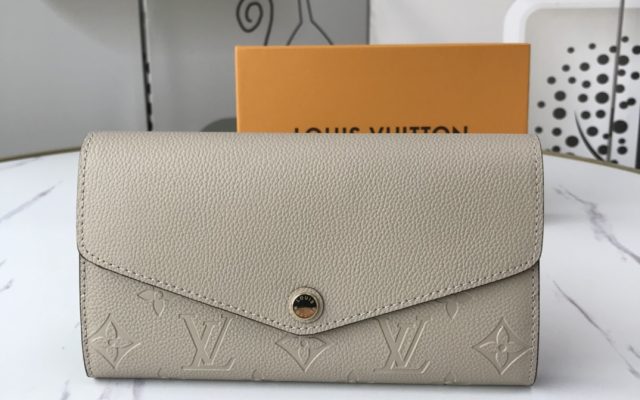 ルイ・ヴィトン モノグラムキャンバス 上品な長財布 レディースへのギフトに最適な定番モデル