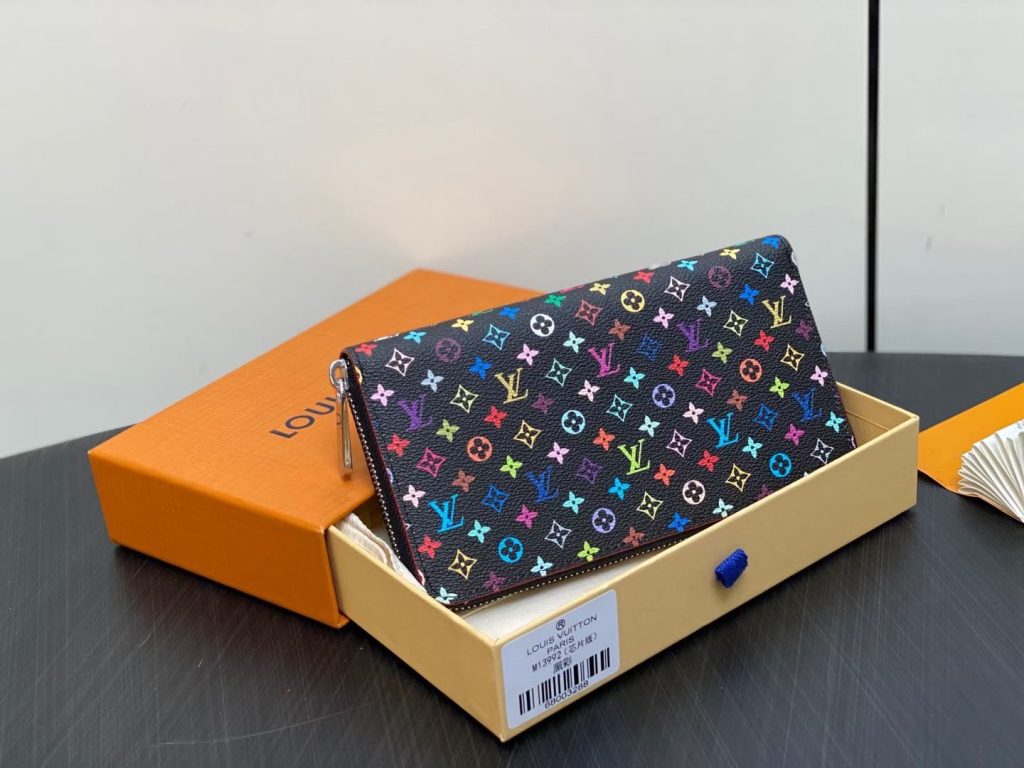 ルイ・ヴィトン モノグラムキャンバス 上品な長財布 財布・小物｜ギフト選びで予算内で見たいポイント