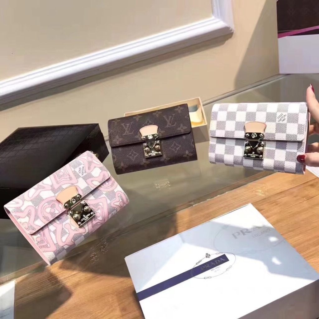 ルイ・ヴィトン モノグラムキャンバス 上品な長財布 財布・小物｜仕事帰りに使いやすさを写真で整理