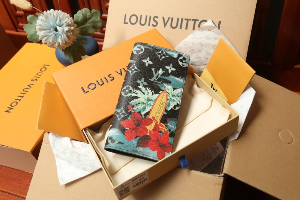 通勤で使いやすいLOUIS VUITTONの財布を写真で確認