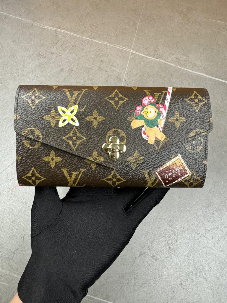 ルイ・ヴィトン モノグラムキャンバス 上品な長財布 財布・小物|ギフト選びで予算内で見たいポイント