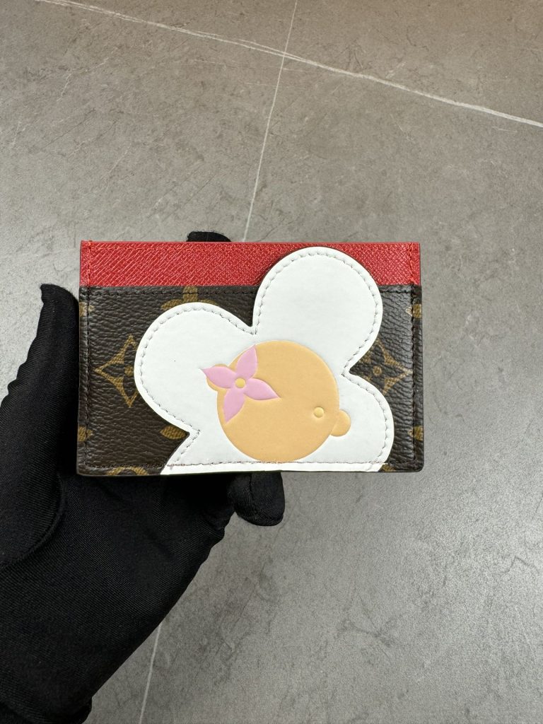 カフェに寄る日に使いやすい財布を探す