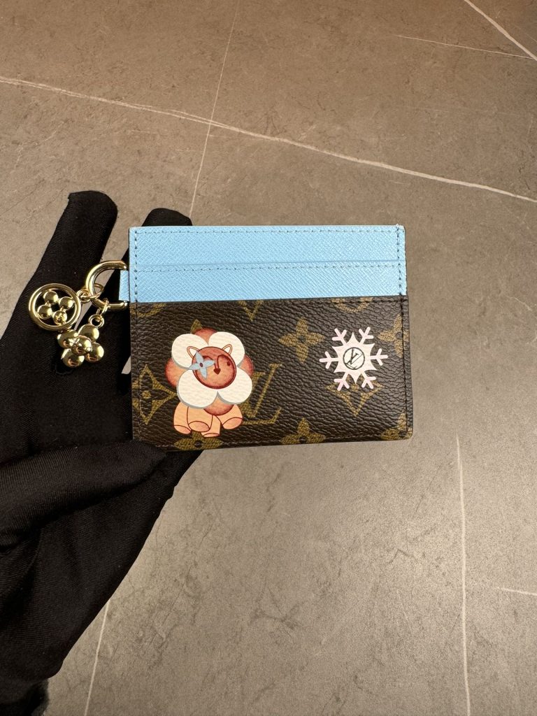 カフェに寄る日で見る財布のポケット