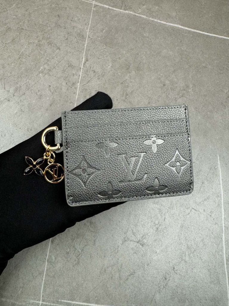 ルイ・ヴィトン モノグラムキャンバス 上品な長財布 財布・小物｜旅行の日に選ぶ前の確認ポイント