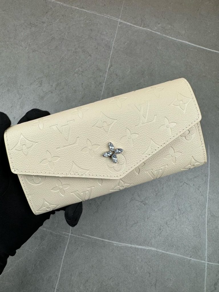 ルイ・ヴィトン モノグラムキャンバス 上品な長財布 財布・小物｜ランチの日に写真で選び方を確認