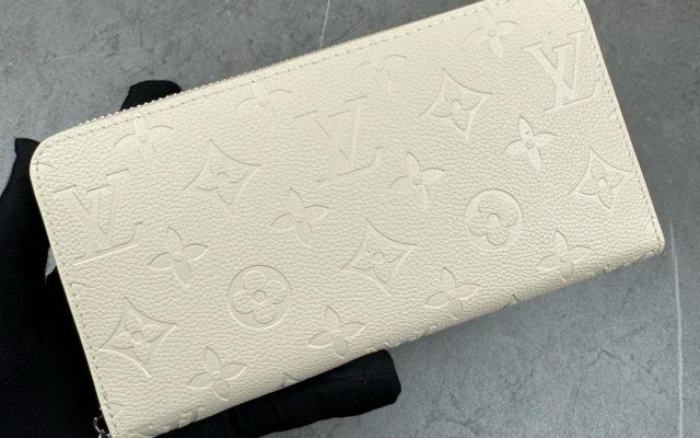 ルイ・ヴィトン モノグラムキャンバス 上質な長財布 ビジネスから普段使いまで重宝する定番モデル