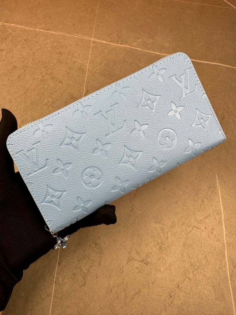 ルイ・ヴィトン モノグラムキャンバス 上品な長財布 財布・小物｜ギフト選びで予算内で見たいポイント
