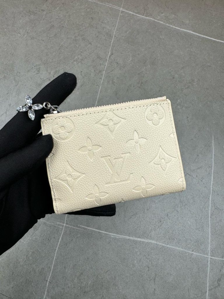 通勤目線で見るLOUIS VUITTONの財布の印象