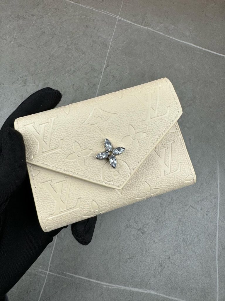 ルイ・ヴィトン モノグラムキャンバス 上品な長財布 財布・小物｜ランチの日に写真で選び方を確認