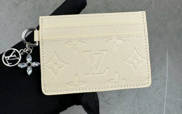 LOUIS VUITTONの財布を予算内で探す前に見るモノグラムのポイント