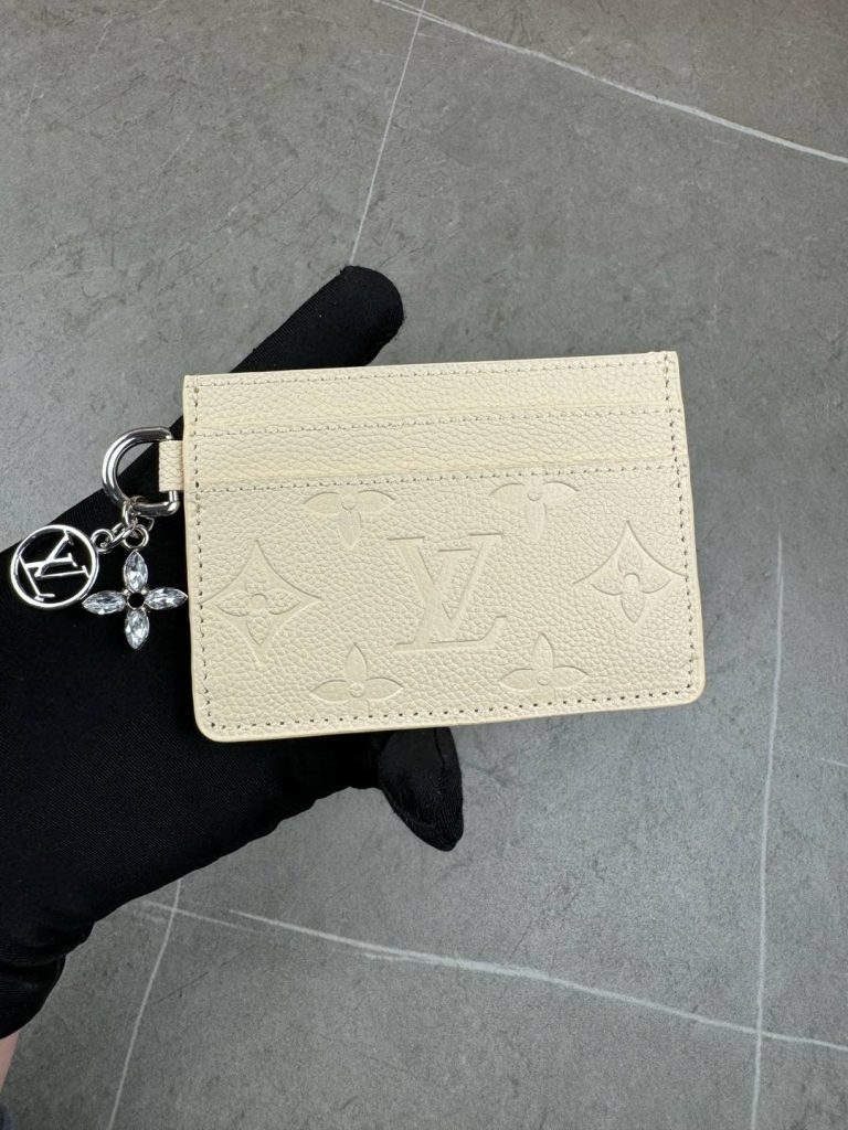 ルイ・ヴィトン モノグラムキャンバス 上品な長財布 財布・小物｜通勤の日に毎日に合わせるポイント