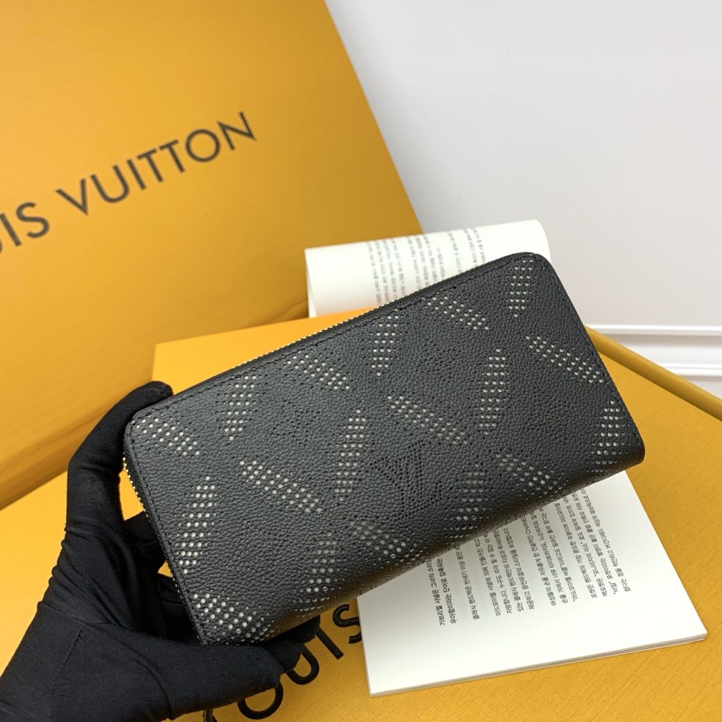 ルイ・ヴィトン モノグラムキャンバス 上品な長財布 財布・小物｜通勤の日に毎日に合わせるポイント