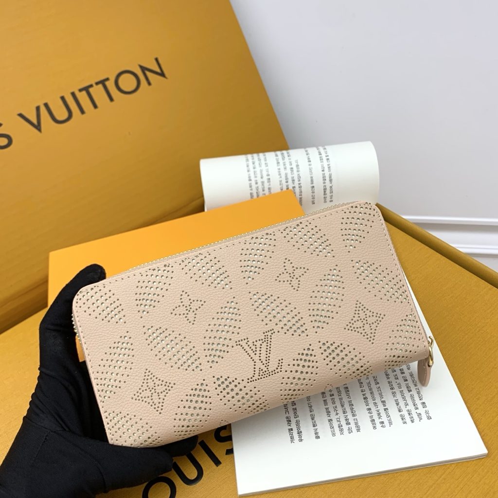 ルイ・ヴィトン モノグラムキャンバス 上品な長財布 レディースに の定番モデル|ギフトに使いやすい財布・小物を写真で確認