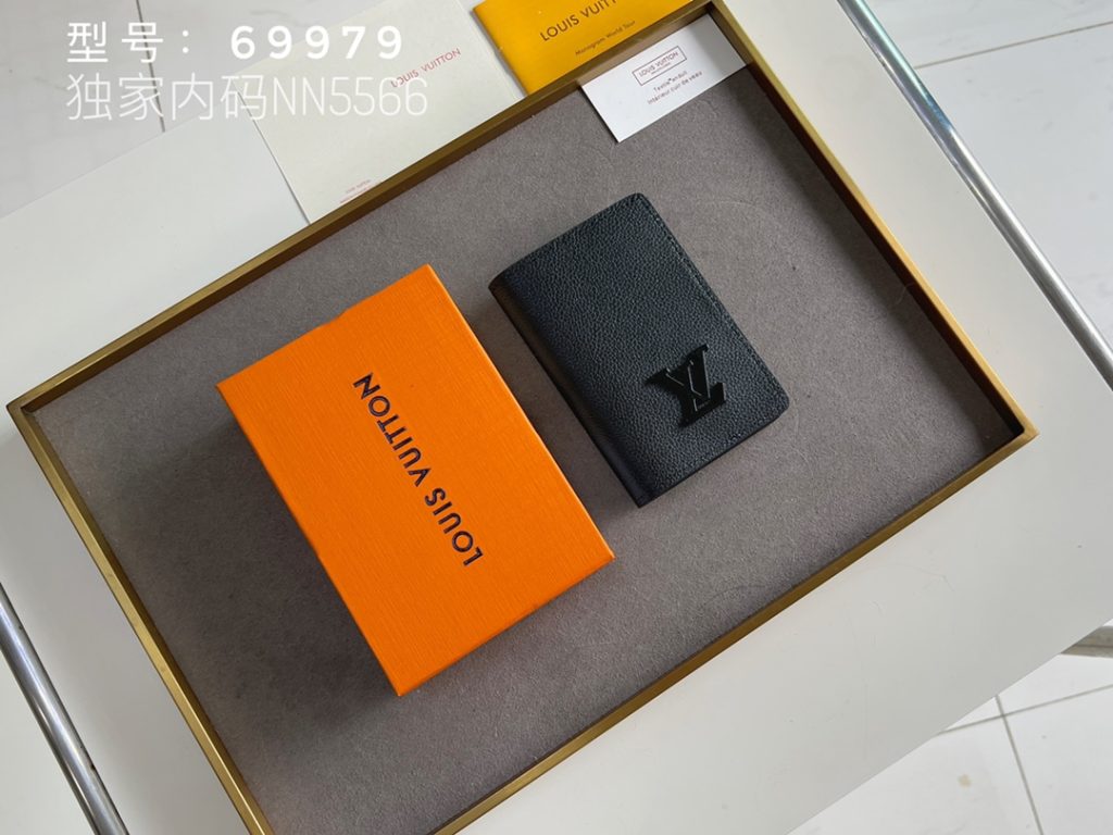 ルイ・ヴィトン モノグラムキャンバス 上品な長財布 財布・小物｜ランチの日に写真で選び方を確認