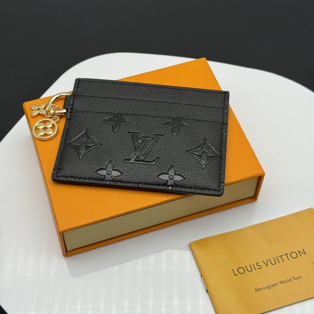 ルイ・ヴィトン モノグラムキャンバス 上品な長財布 財布・小物｜ランチの日に写真で選び方を確認