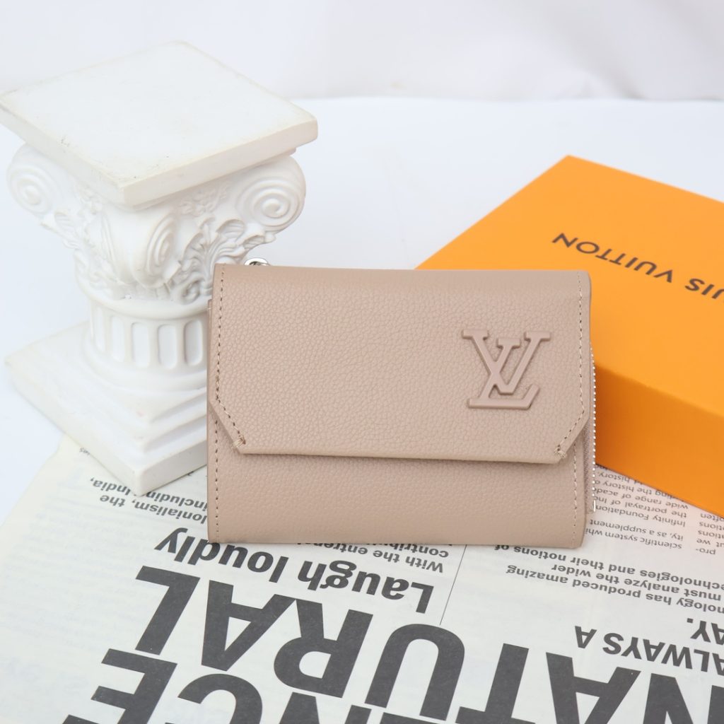 ルイ・ヴィトン モノグラムキャンバス 上品な長財布 レディース な定番モデル｜ランチに使いやすい財布・小物を写真で確認