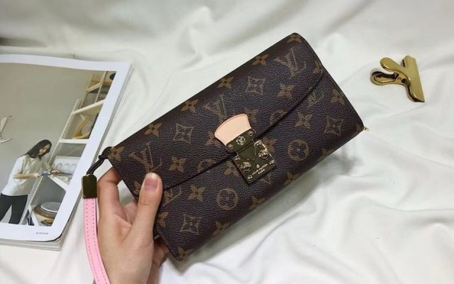 LOUIS VUITTONの財布・小物を毎日に使うなら確認したいこと