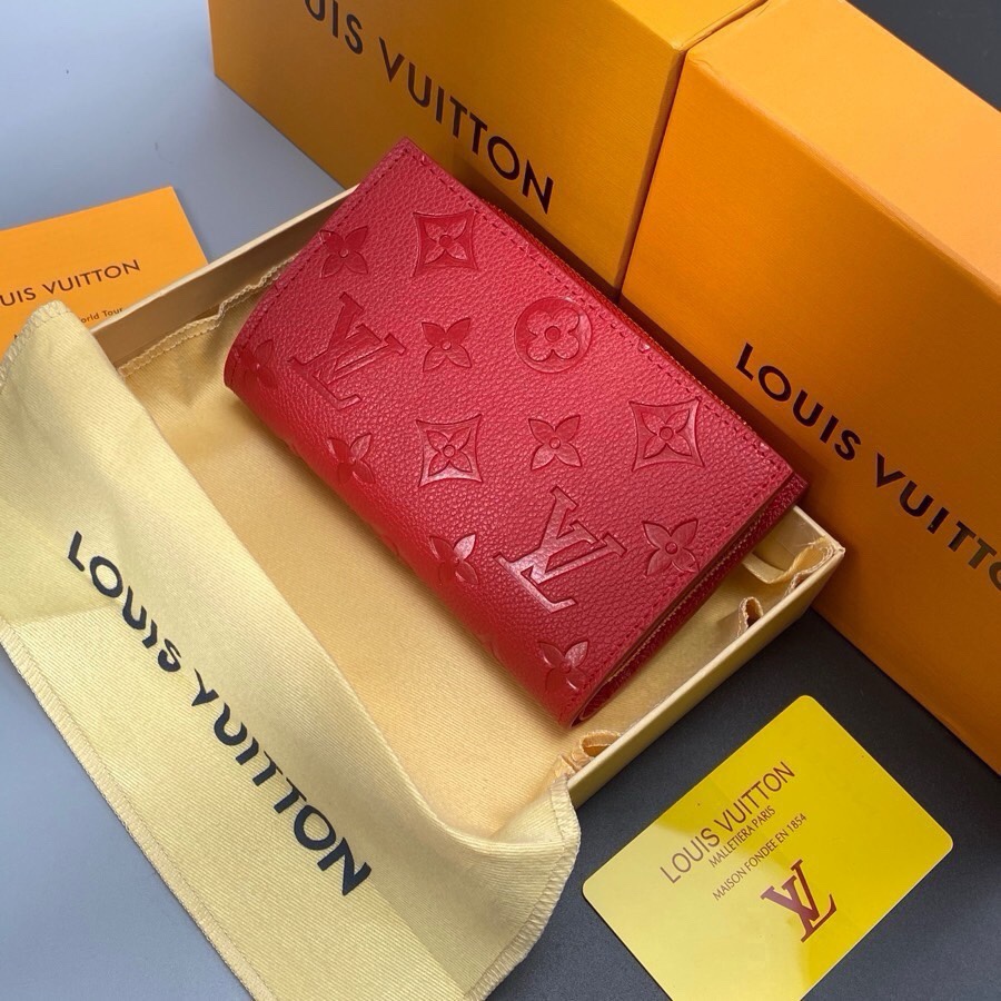 通勤で使いやすいLOUIS VUITTONの財布を写真で確認