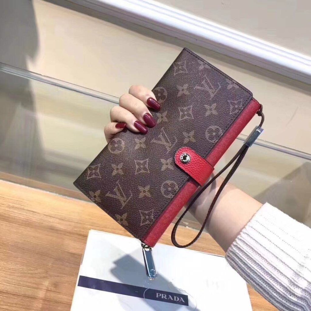 ルイ・ヴィトン モノグラムキャンバス 上品な長財布 財布・小物|通勤の日に毎日に合わせるポイント