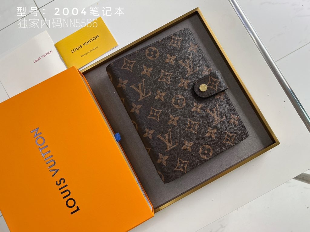 ルイ・ヴィトン モノグラムキャンバス 上品な長財布 財布・小物｜通勤の日に毎日に合わせるポイント