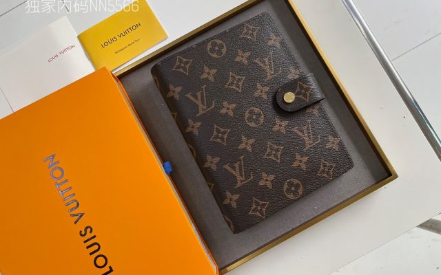 LOUIS VUITTONの財布を予算内で探す前に見るモノグラムのポイント
