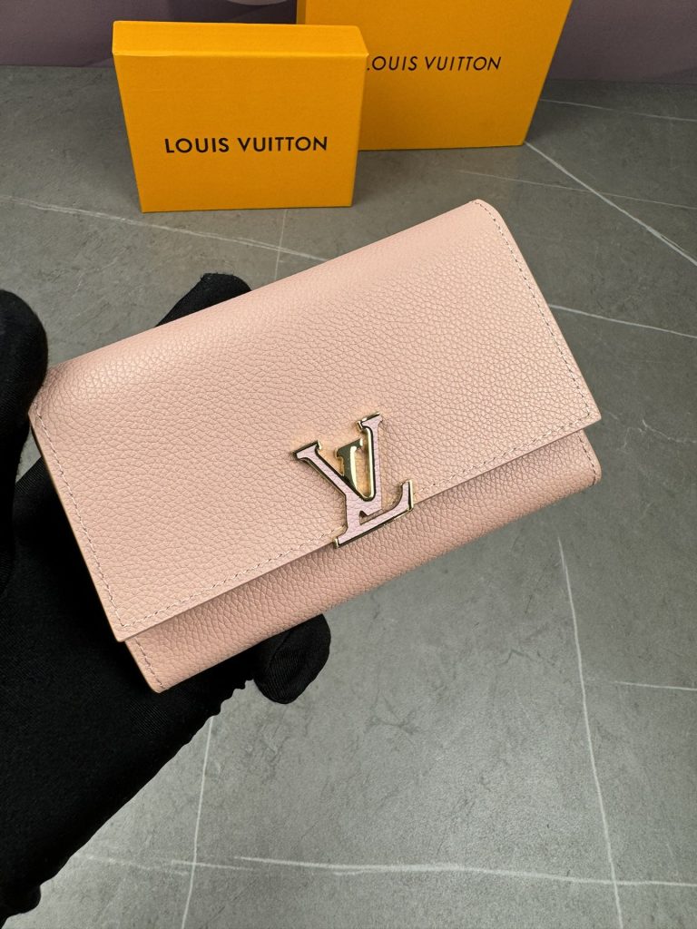 ルイ・ヴィトン モノグラムキャンバス 上品な長財布 財布・小物｜仕事帰りに使いやすさを写真で整理