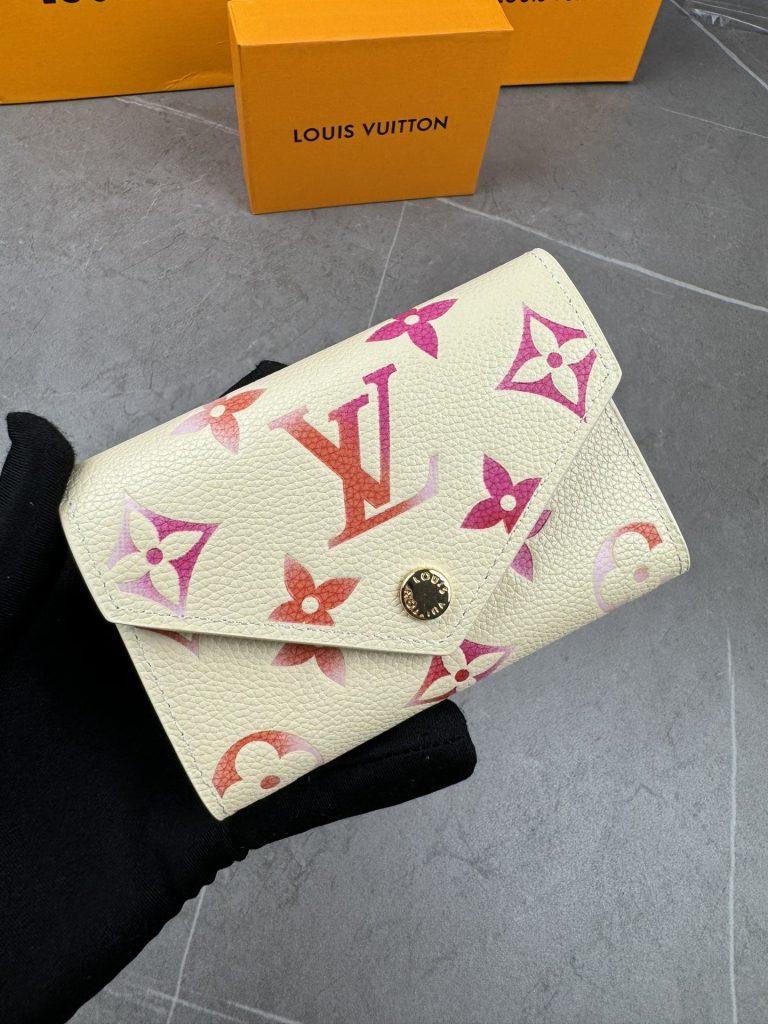 ルイ・ヴィトン モノグラムキャンバス 上品な長財布 財布・小物｜ランチの日に写真で選び方を確認