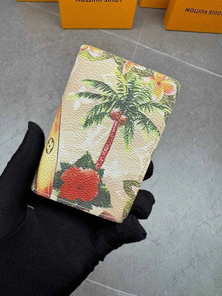 通勤で使いやすいLOUIS VUITTONの財布を写真で確認
