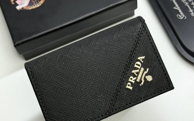 Pradaの財布を予算内で探す前に見るモノグラムのポイント