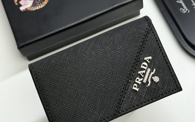 Pradaの財布は価格・収納・合わせ方でどう見るか