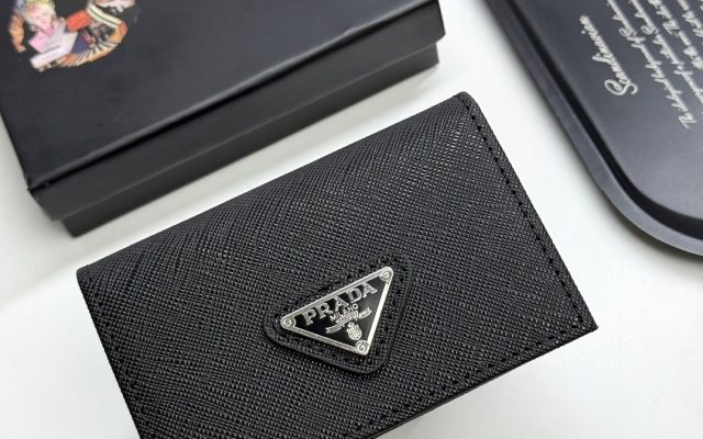 モノグラム系財布を服に合わせるなら見るべき3点