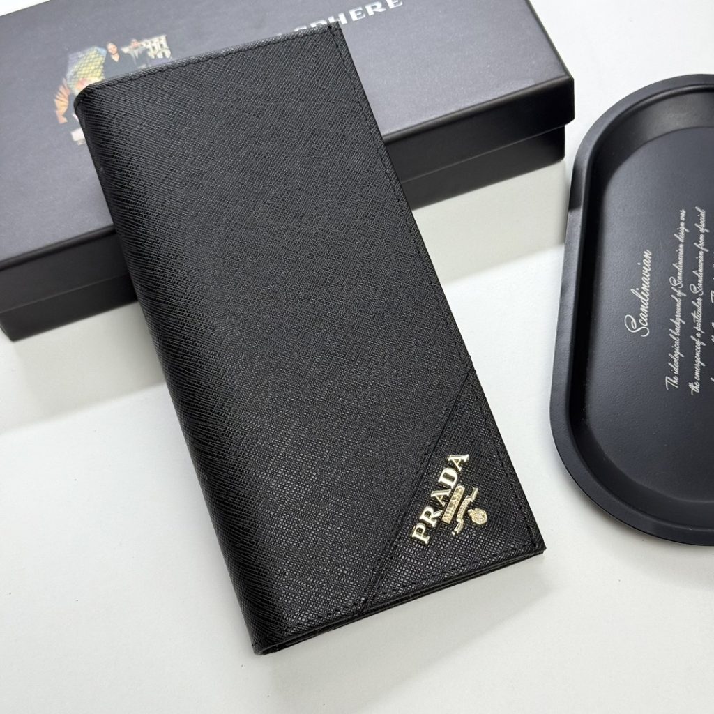 プラダ モノグラムキャンバス 上品な長財布 レディース 財布・小物｜ランチの日に写真で選び方を確認