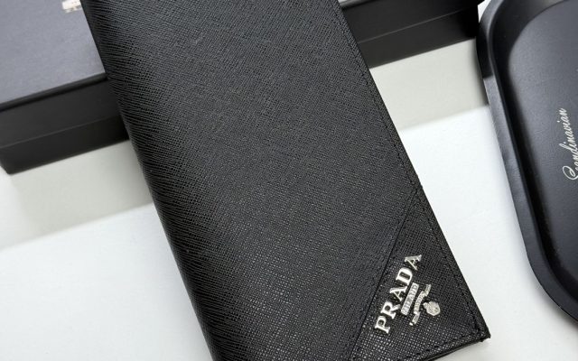 Pradaの財布は価格・収納・合わせ方でどう見るか