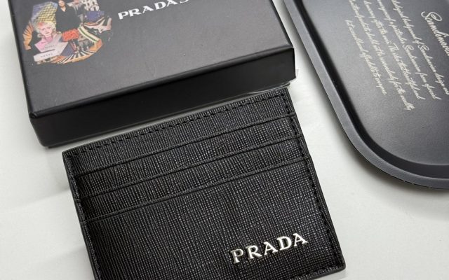 PRADA モノグラム キャンバス 長財布 - 画像 1