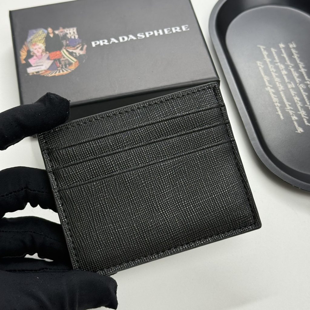 プラダ モノグラムキャンバス 上品で実用的な長財布 ビジネスシーンにも最適な定番モデル - 画像 4