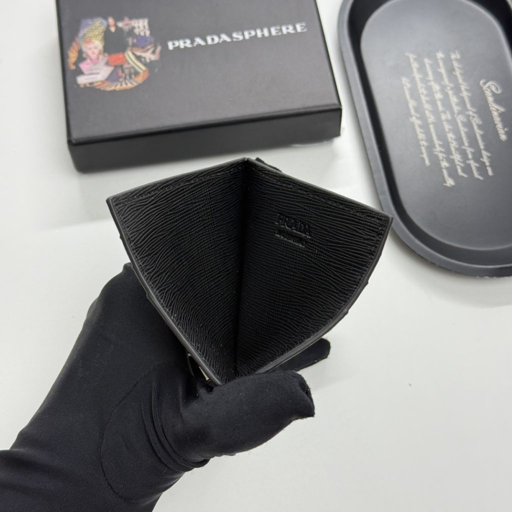 プラダ モノグラムキャンバス 上品で実用的な長財布 ビジネスシーンにも最適な定番モデル - 画像 6