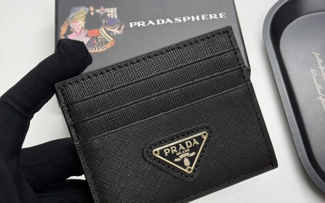 Pradaの財布を予算内で探す前に見るモノグラムのポイント