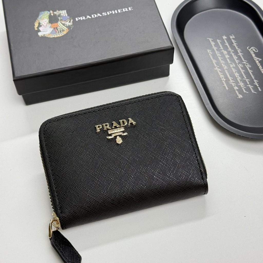 プラダ モノグラムキャンバス 上品な長財布 レディース 財布・小物|仕事帰りに使いやすさを写真で整理