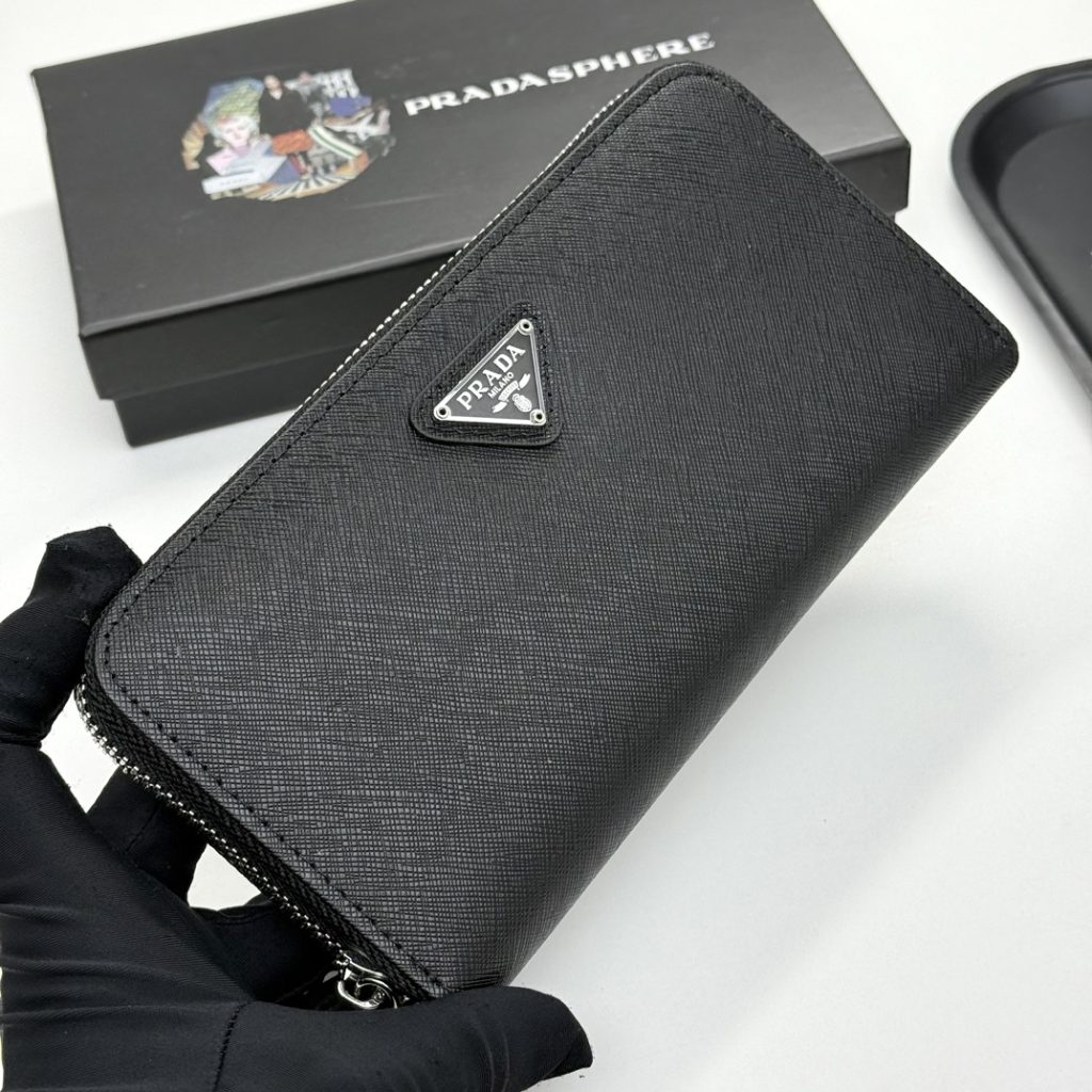 プラダ モノグラムキャンバス 上品な長財布 レディース向け ギフトにも最適 - 画像 3