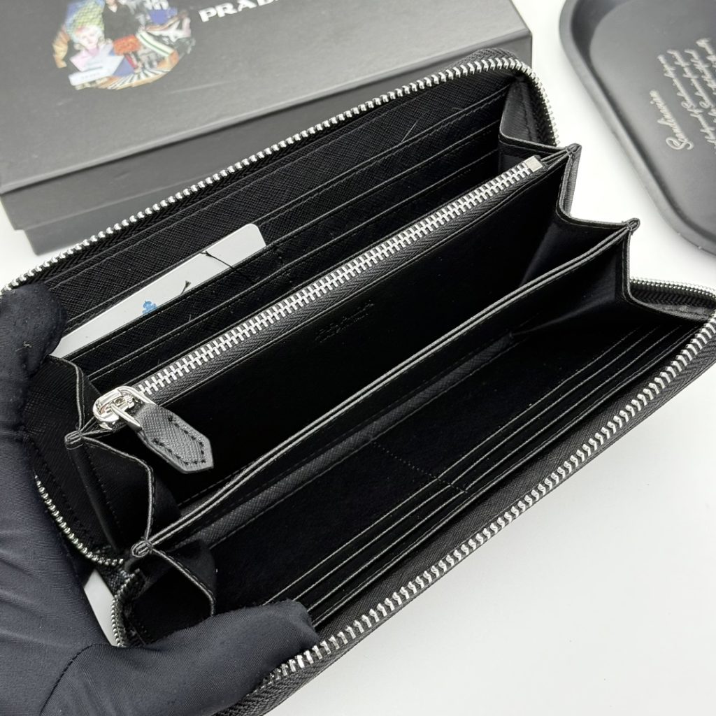 プラダ モノグラムキャンバス 上品な長財布 レディース向け ギフトにも最適 - 画像 6