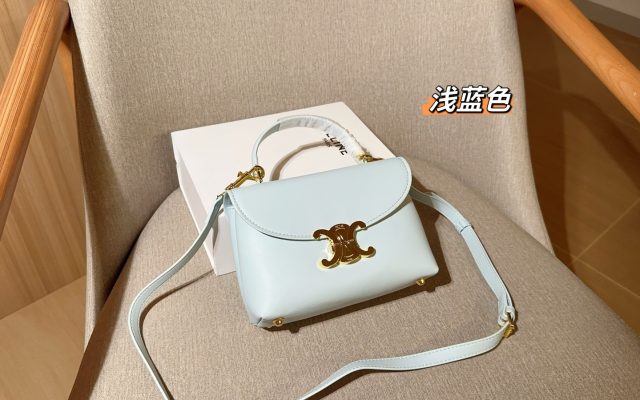 レザー系ショルダーバッグを服に合わせるなら見るべき3点