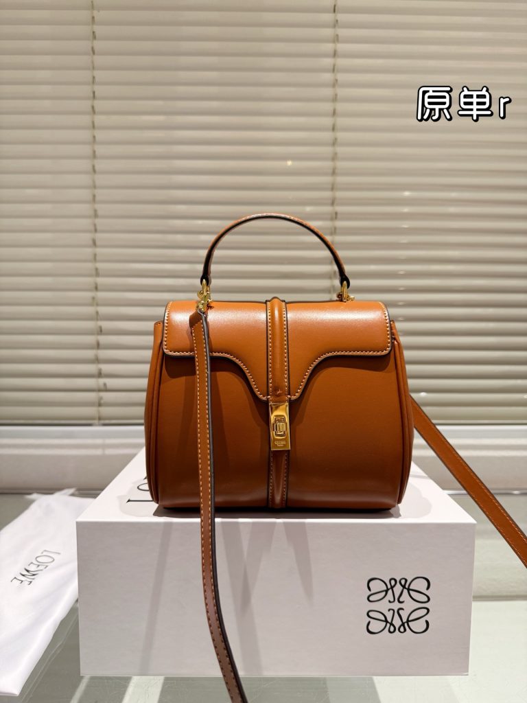 セリーヌ ショルダーバッグ 上質なレザーと洗練されたデザイン｜通勤の日に失敗しにくい選び方