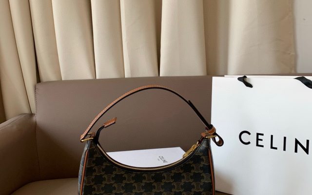 CELINEのショルダーバッグを予算内で探す前に見るレザーのポイント
