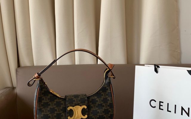 CELINEのショルダーバッグは価格・収納・合わせ方でどう見るか