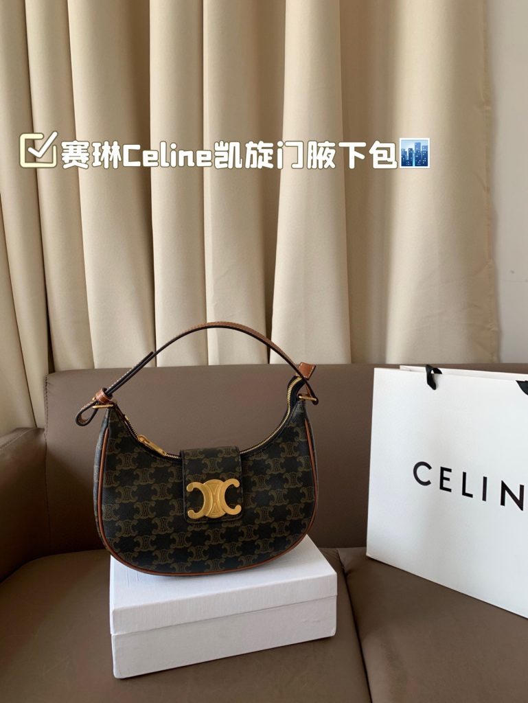 家族との外出で見るCELINEのバッグの収納