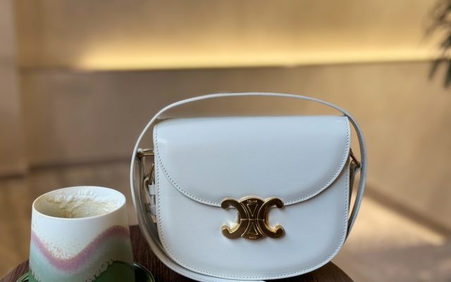 CELINEのショルダーバッグを予算内で探す前に見るモノグラムのポイント