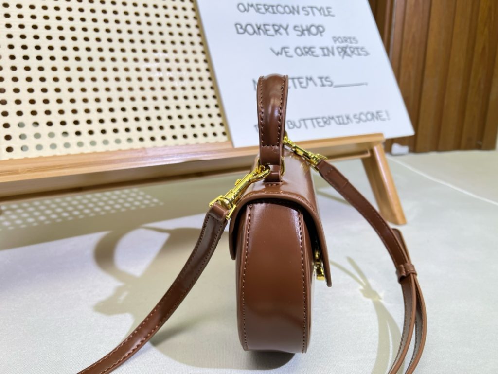 セリーヌ ショルダーバッグ 上質なレザーと洗練されたデザイン レディース向け ギフトにも最適 - 画像 4