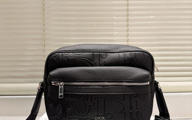 休日目線で見るDiorのショルダーバッグの印象