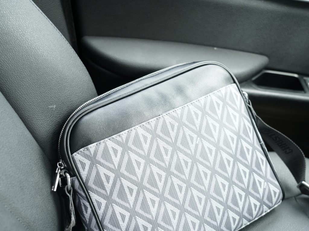 Diorディオール ショルダーバッグ 上質なモノグラムキャンバス使用 洗練されたデザインでギフトにも最適 - 画像 7