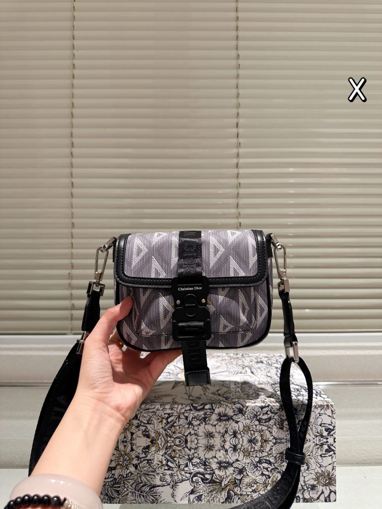 Diorのショルダーバッグを予算内で探す前に見るモノグラムのポイント